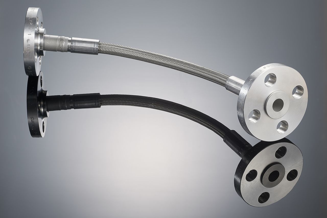 AHG PTFE Schlauch glatt gewellt Edelstahlumflechtung